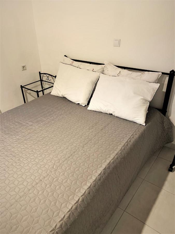 Martha III Apartamento Amaliada Exterior foto